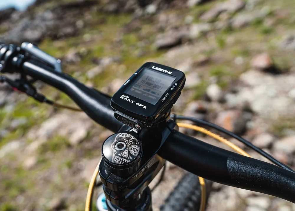 GPS компьютер LEZYNE MACRO EASY GPS Чорний Y13