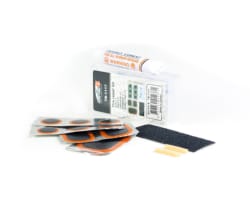 Велоаптечка SuperB в пластиковому боксі (9 латок. 1 наждак. 10 мл клею)