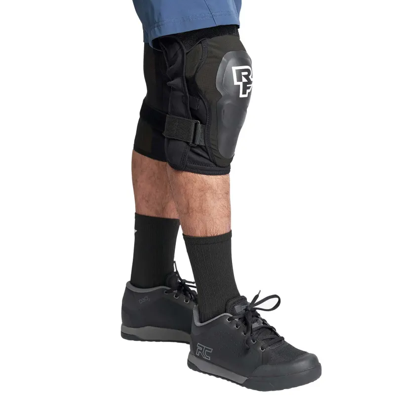 Захист коліна RACE FACE ROAM KNEE-STEALTH-LARGE